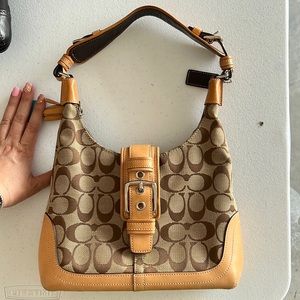 EUC Coach Signature Hobo
